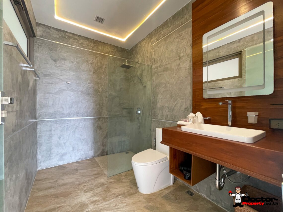Spacious 5 Bedroom Pool Villa in Chaweng Noi, Koh Samui – For Sale